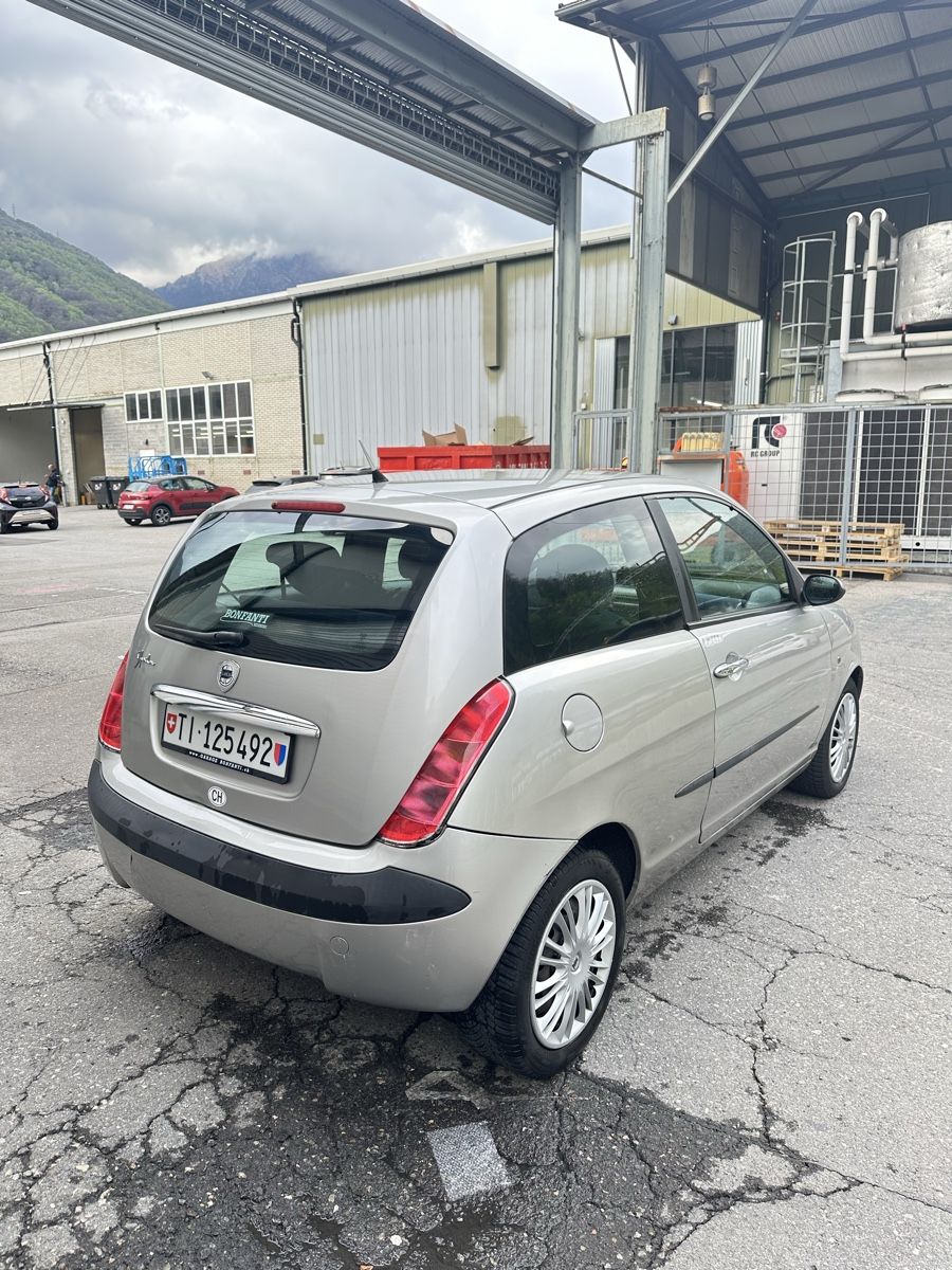 Lancia Autos: Lancia Ypsilon 2004 1.4 - Silver, Great Condition, Automatic – Gebraucht aus Cureglia von gab_bz6z 1