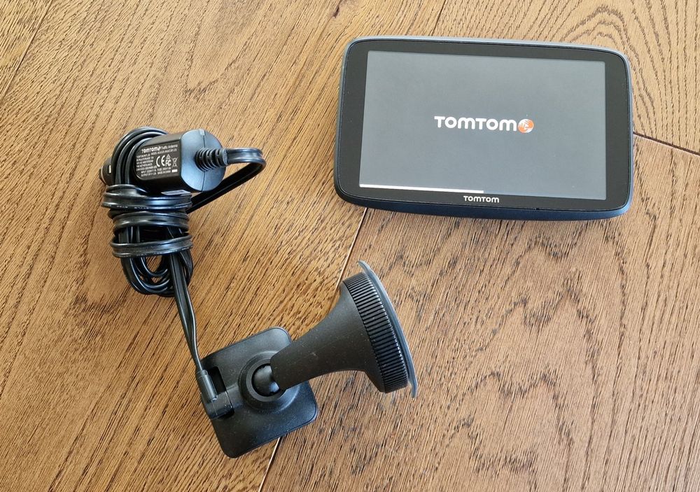 Neuwertiges TOMTOM GO Essential | Kaufen auf Ricardo