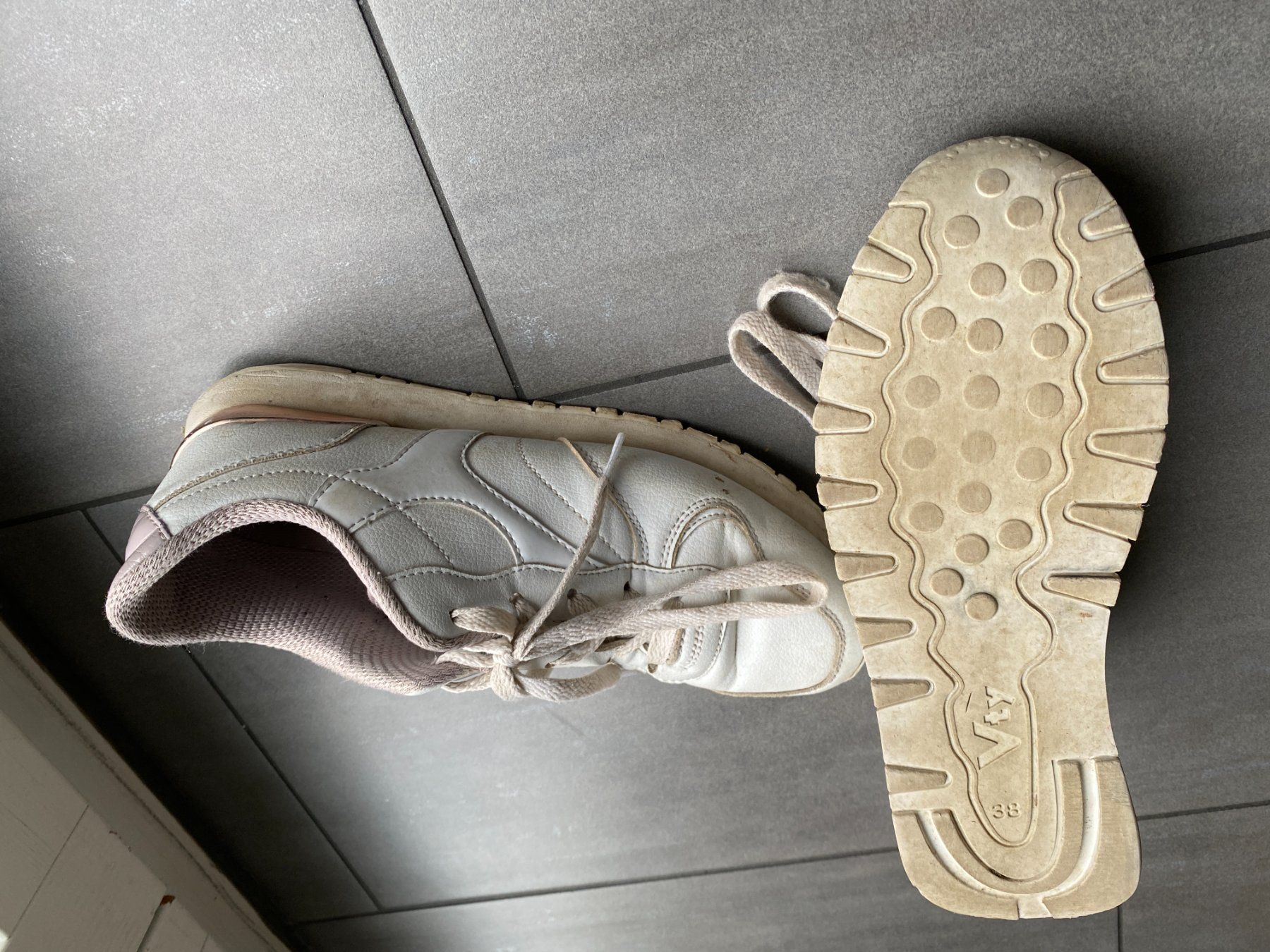 Scarpe per ragazze: Turnschuhe Vty – Usato da Hergiswil LU venduto da Kubb76