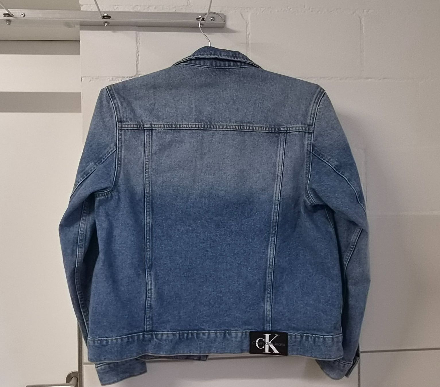 Calvin Klein Giacche: Jeansjacke Calvin Klein – Nuovo (secondo la descrizione) da Hausen am Albis venduto da Dorinan 1