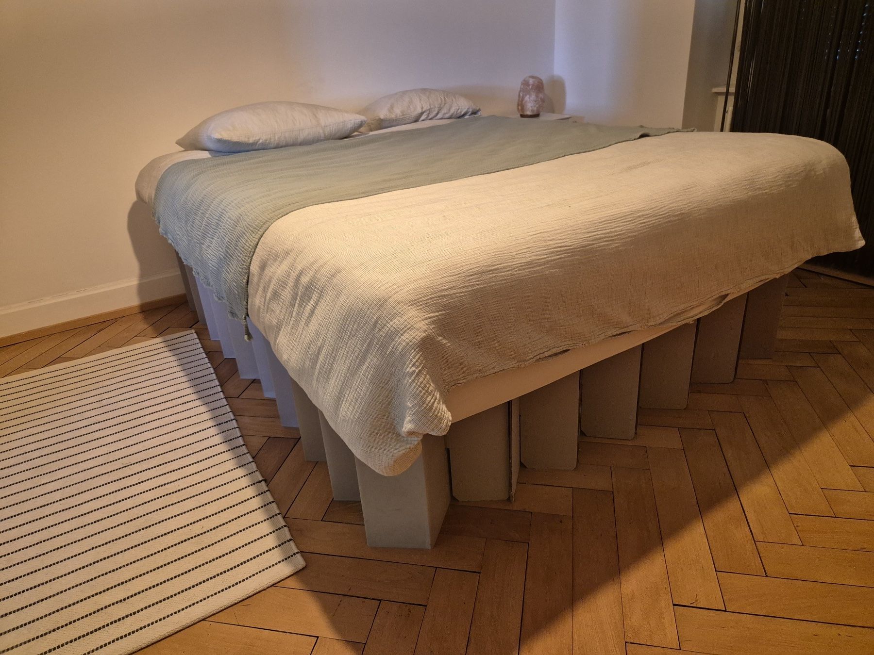 Letti: Kartonbett – Usato da Basel venduto da Eddimor