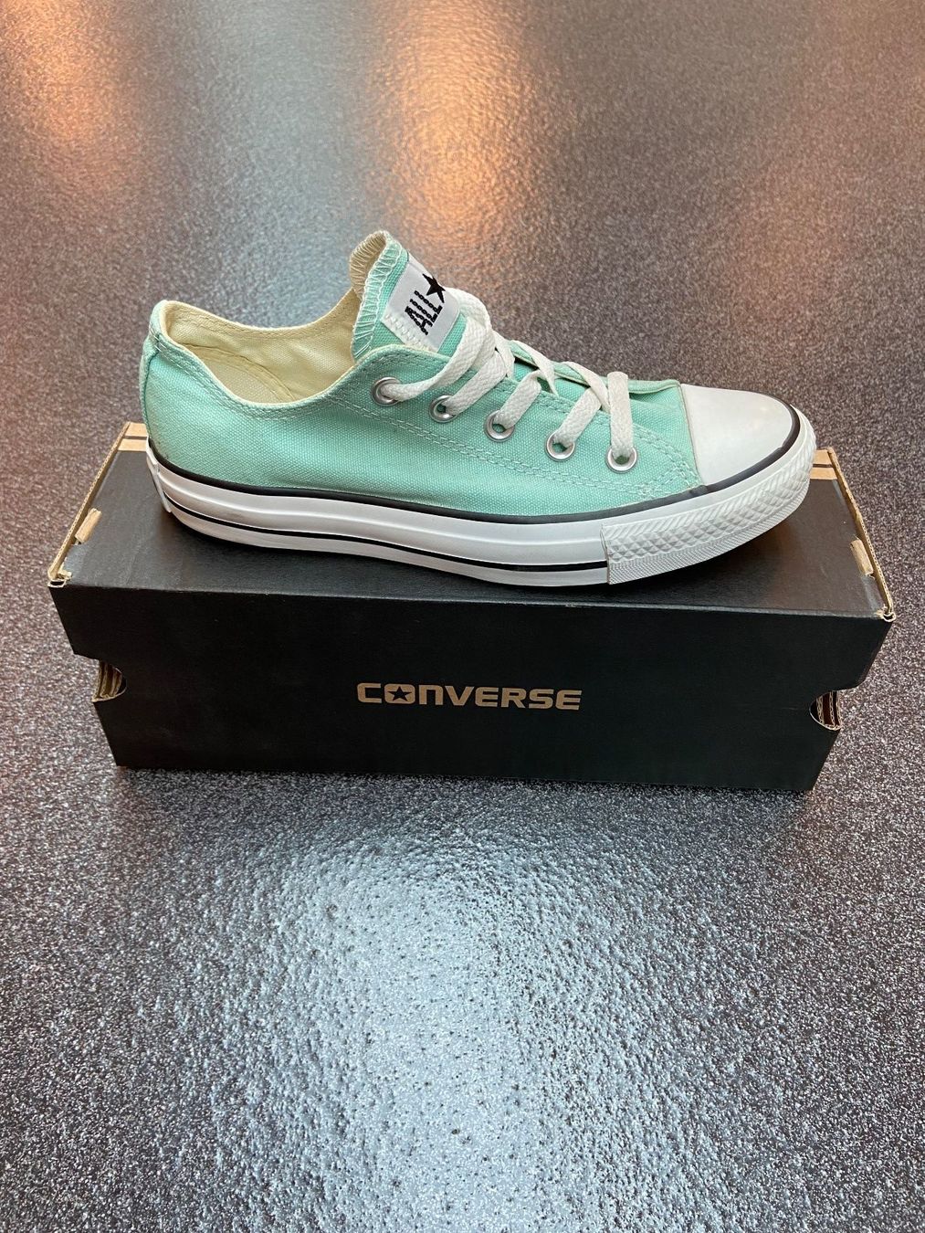 Converse Damenschuhe: CONVERSE  GRÖSSE  36.5   INNENSOHLE  23 CM – Neu und originalverpackt aus Zürich von LIQUIDATOR.CP 1