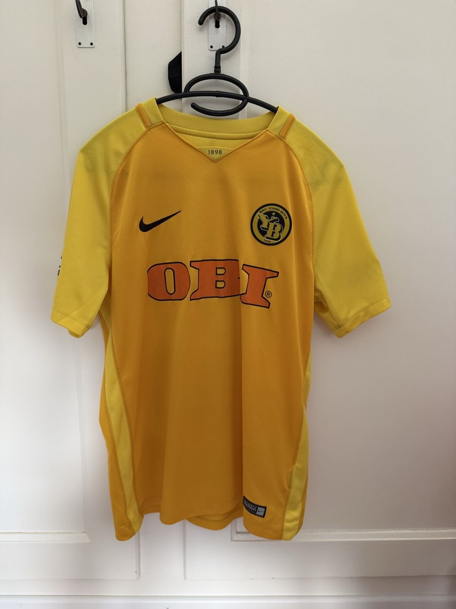 Young Boys Canottiere & Pantaloni: YB Trikot 2017/2018 Grösse M – Usato da Bern venduto da Tottigoal1