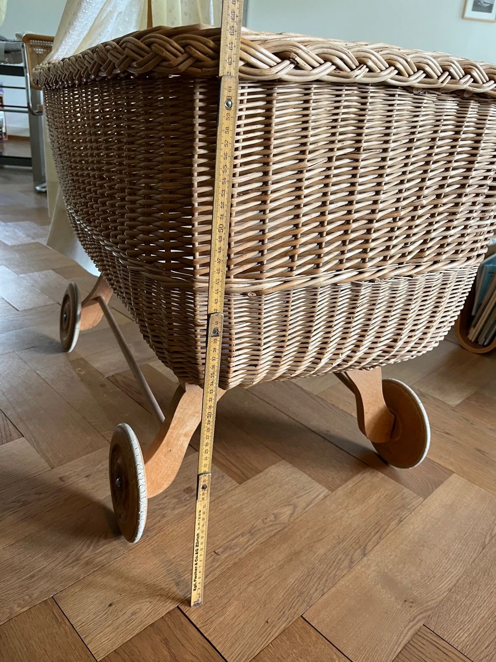 Culle: Vintage Stubenwagen geflochten – Usato da Zürich venduto da enexy 2