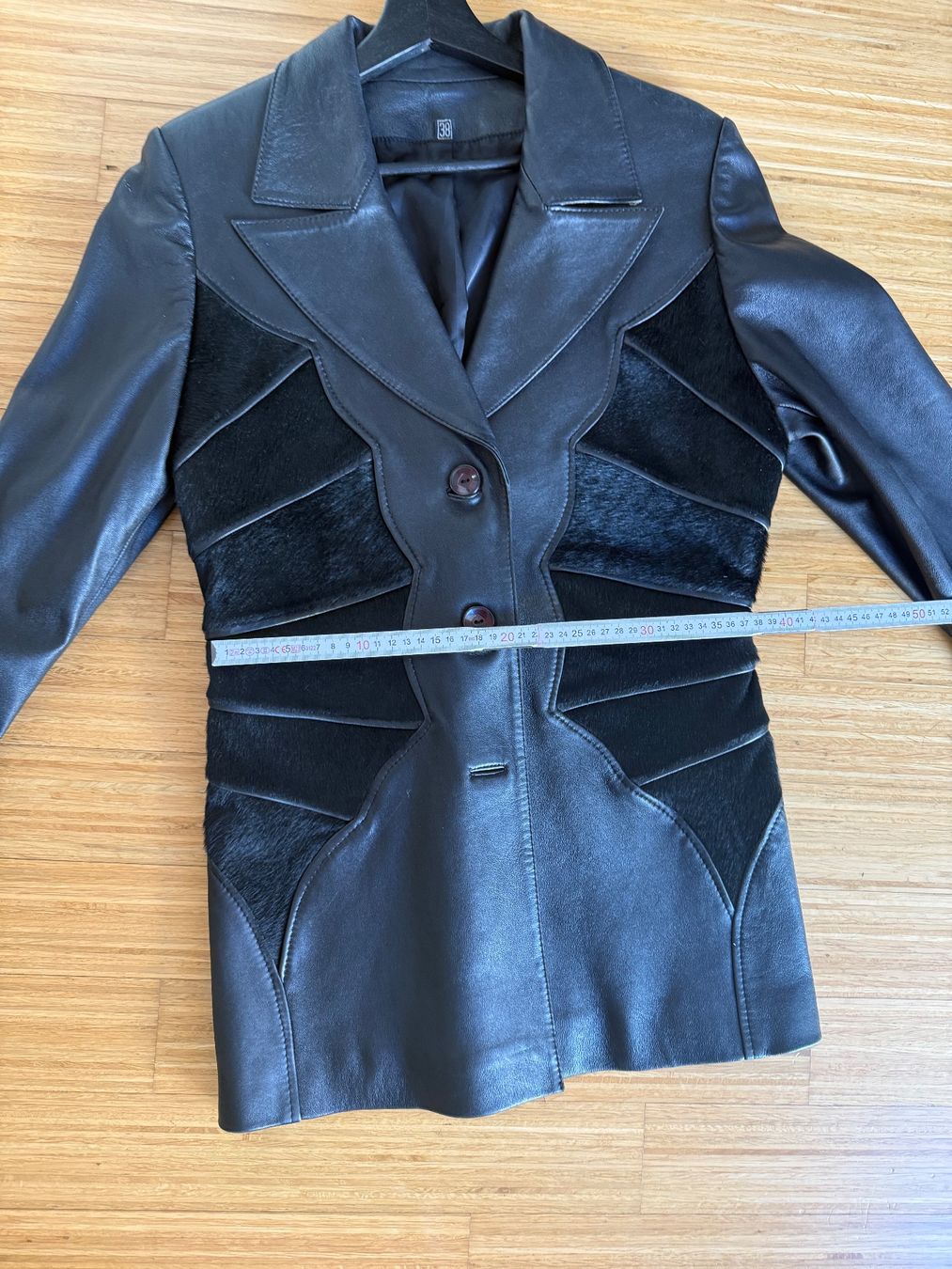 Jacken: Vintage Black Leather Jacket with Fury details – Gebraucht aus Windisch von sophieyn 7