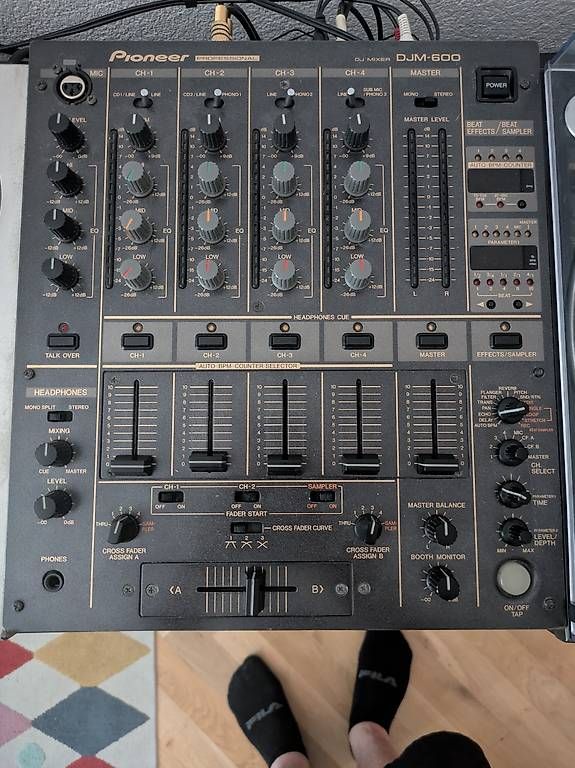 Pioneer Platines de mixage: Pioneer DJM-600 – D'occasion à Genève par _Oskar
