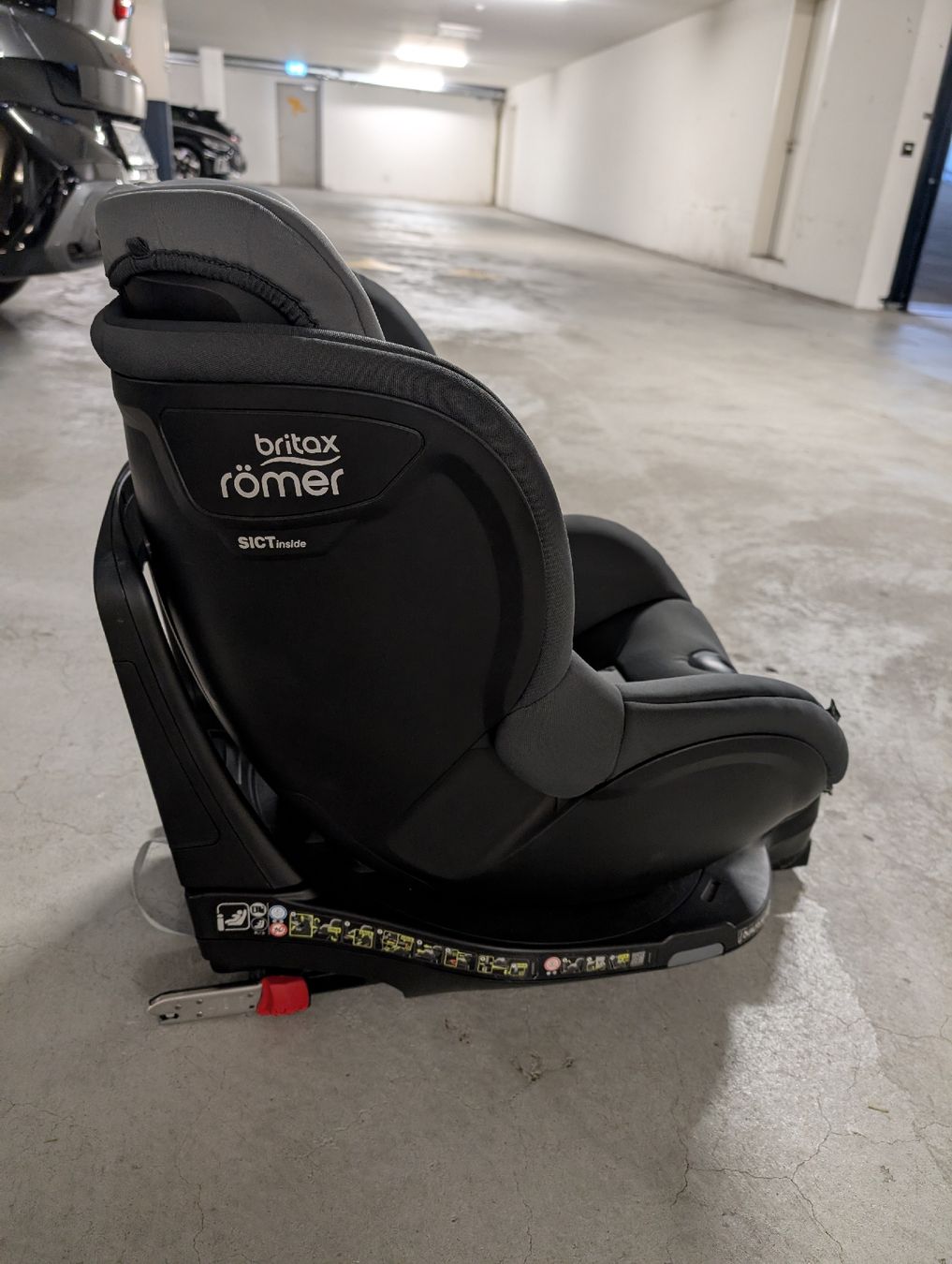 Britax Römer Auto-Kindersitze: Britax Römer Dualfix Plus – Gebraucht aus Pfäffikon ZH von vladimiras 2