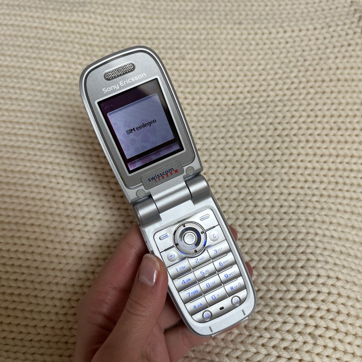 Sony Telefoni cellulari / Smartphones: Sony Ericsson Flip Phone, silber – Usato da Winterthur venduto da Anouk.Mia
