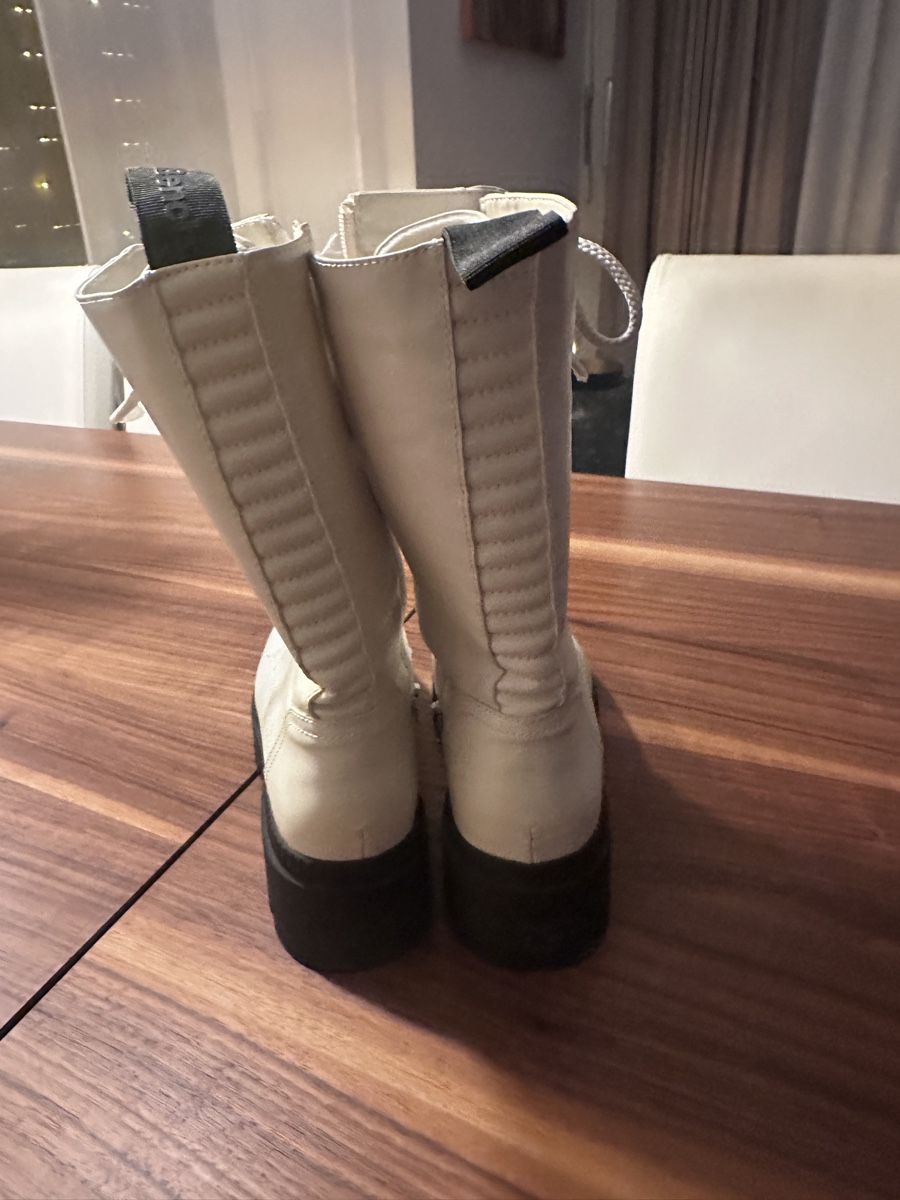 Bench Scarpe da donna: Bench Stiefel weiss Gr. 38 wie neu – Nuovo (secondo la descrizione) da Kriens venduto da Pilatu 2