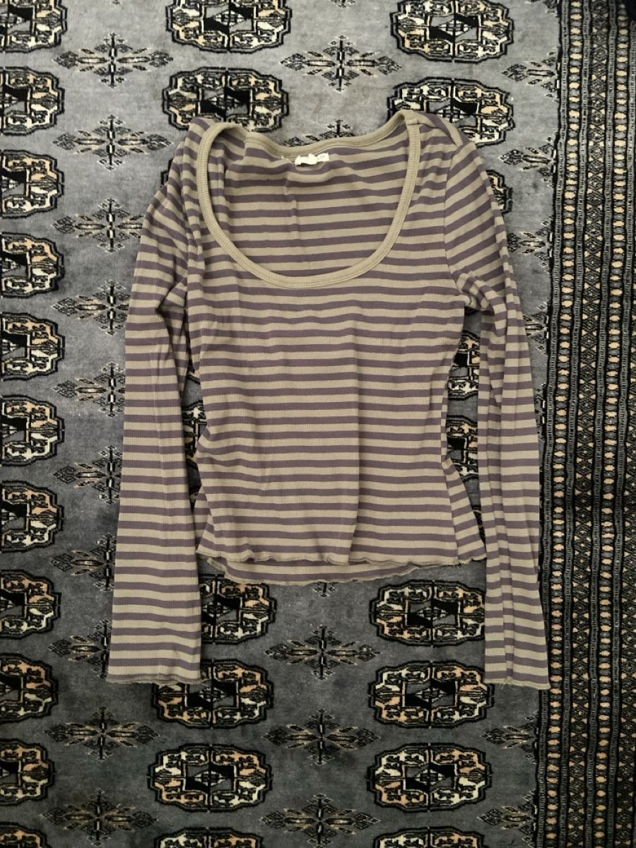 Pullover & Sweatshirts: grün violett gestreiftes longsleeve – Gebraucht aus Basel von Erdbeer_maus