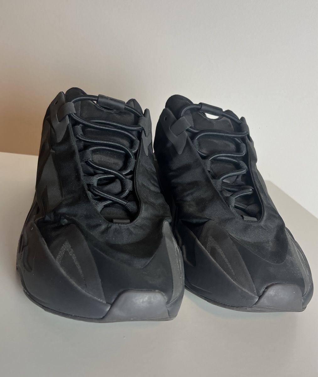Adidas Scarpe da uomo: Adidas Yeezy Boost 700 MNVN Black – Usato da Luzern venduto da LuzernerShop 1