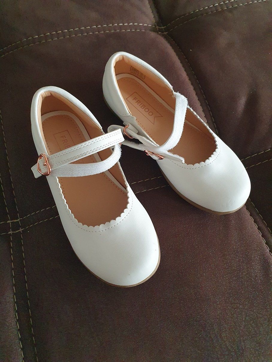 Friboo Scarpe per ragazze: Mädchen weisse Schuhe Gr. 30 – Usato da Brugg AG venduto da Evilweevil