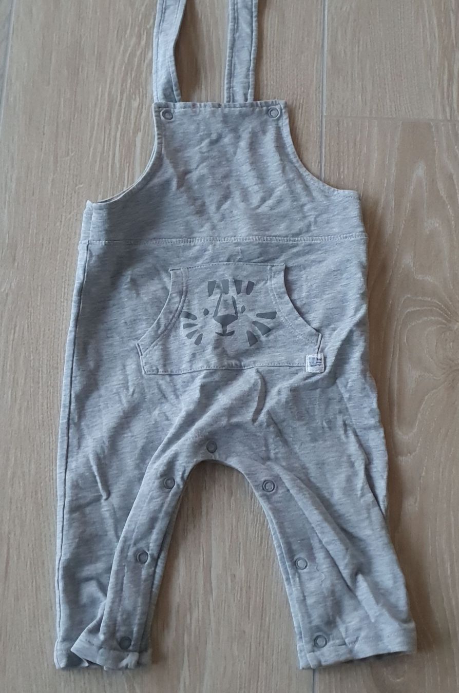 Hosen: Salopette garçon grise - Taille 74/80- peu utilisé – Neu (gemäss Beschreibung) aus Neuchâtel von viv_zf9x