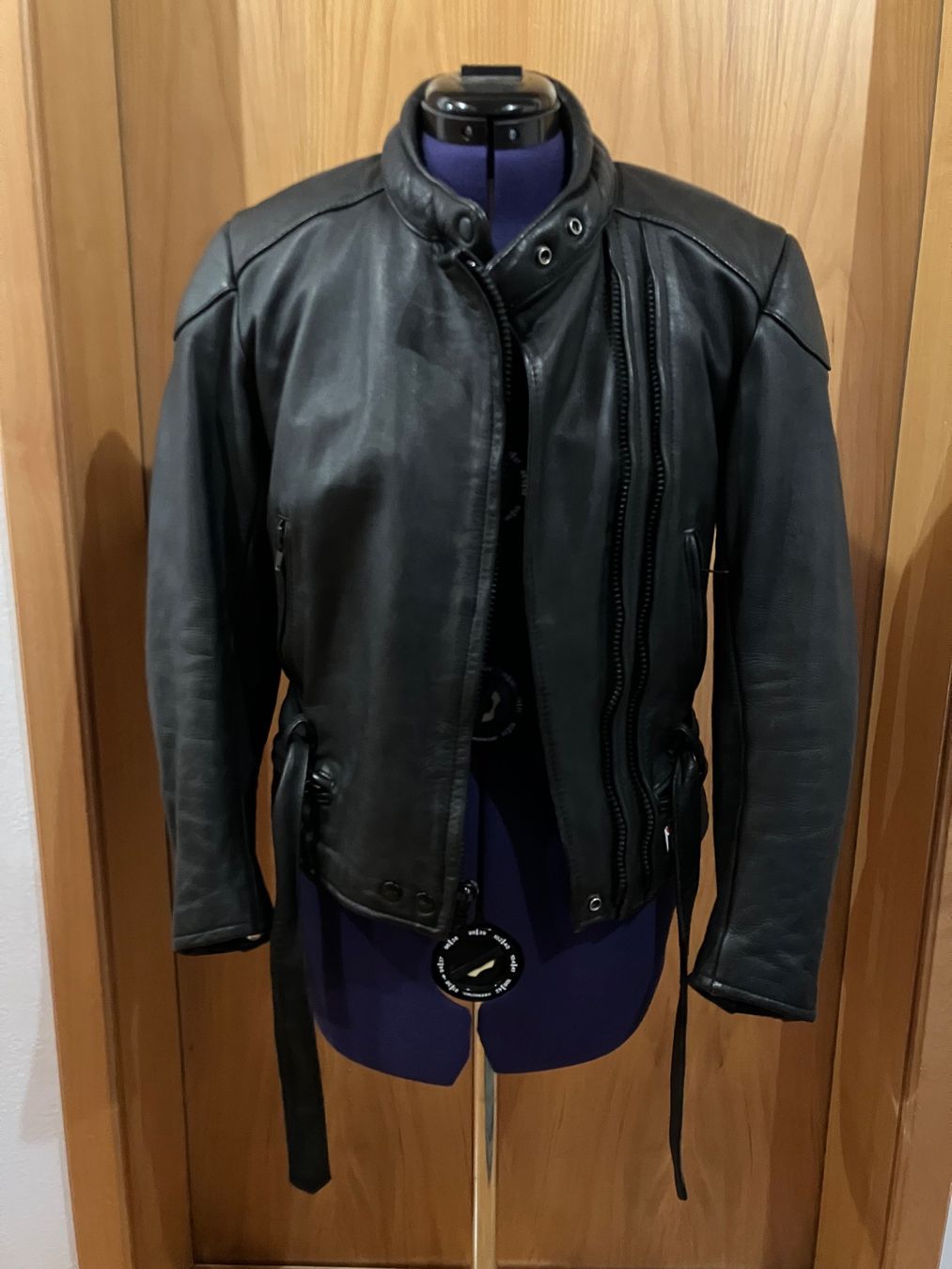 Giacche: Damen Motorrad Lederjacke – Usato da Gommiswald venduto da rockyturn