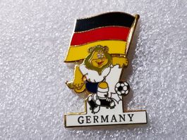 Ansteckpin 33: Uefa Euro 1996 Maskottchen Goliath Deutschlan