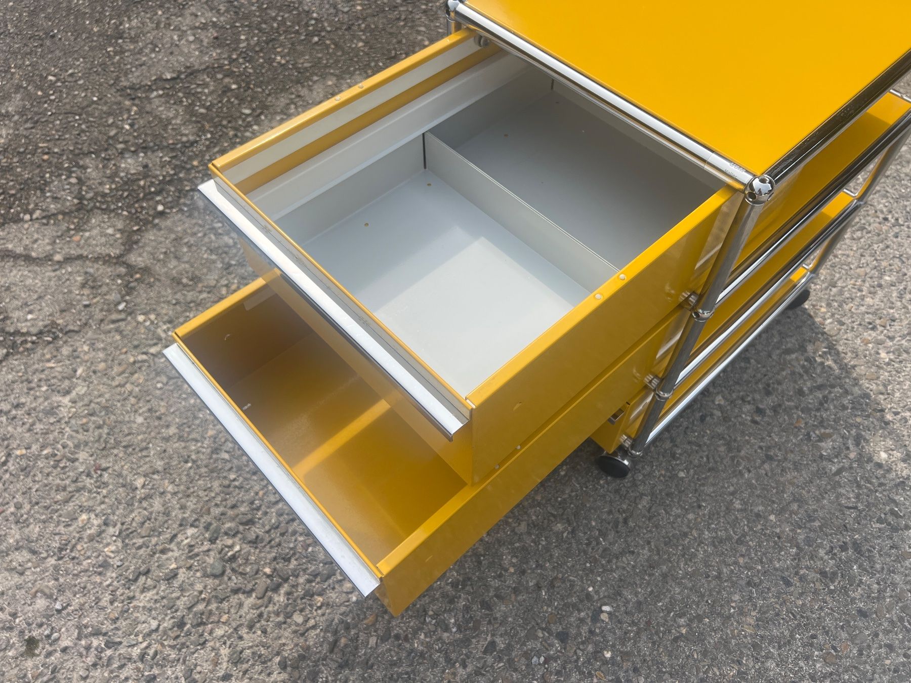USM Korpus: USM Haller Rollkorpus Gelb – Gebraucht aus Otelfingen von Yossi-68 4