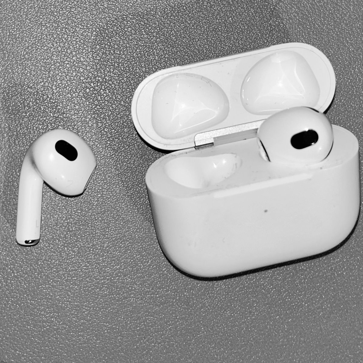 Apple Cuffie: Apple AirPods 3. Generation mit Ladecase  – Usato da Zäziwil venduto da jes_d7tm