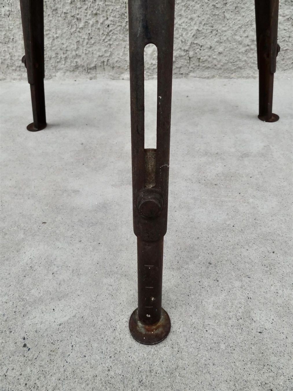 Sgabelli: Hocker Industriehocker Atelierhocker – Usato da Kerzers venduto da zimmergruen 5