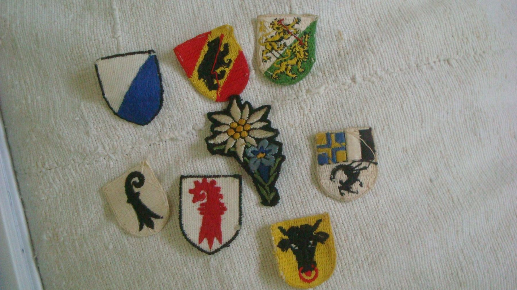 Toppe: Alte Wappen Stoffabzeichen gebraucht – Usato da Münchenstein venduto da Pesci6 3