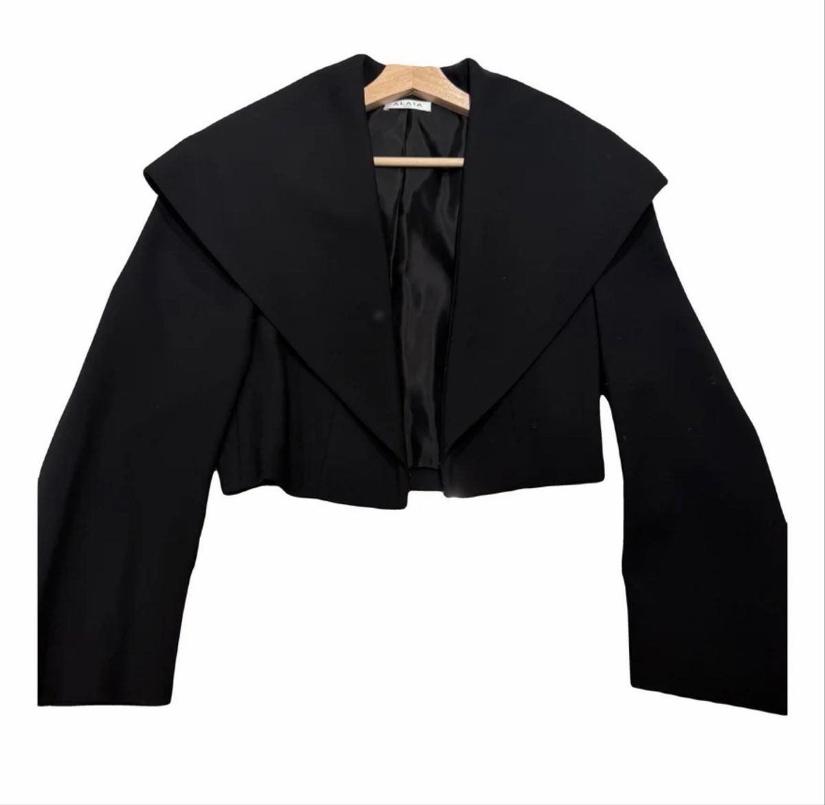 Alaia Giacche: Alaia Black Cropped Jacket - Wide Lapel, Size 38 – Nuovo (secondo la descrizione) da Zürich venduto da mpa_bd2d