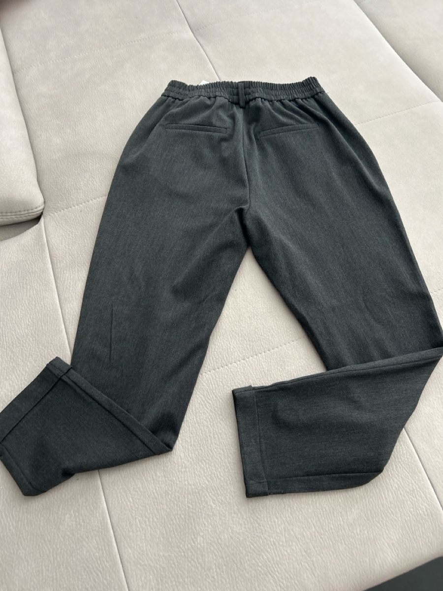 Vero Moda Pantaloni: Stoffhose von Vero Moda, Grösse M/30, dunkelgrau – Nuovo (secondo la descrizione) da Erlinsbach SO venduto da hallon480 1