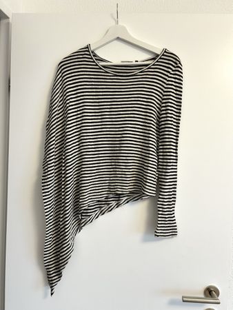 Spezieller Pulli gestreift