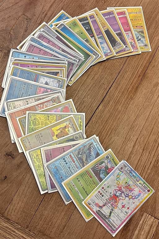 Pokémon Giocattoli: Pokémon Original Karten mit Hülle + 1xRainbow – Usato da Biberist venduto da Phippsi