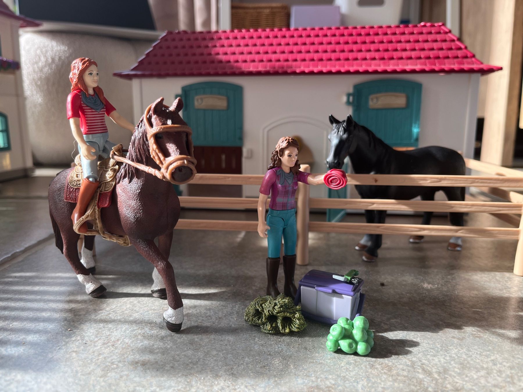 Schleich Giocattoli: Schleich Pferdehaus und Stall – Usato da Zürich venduto da Nellyliva01 5