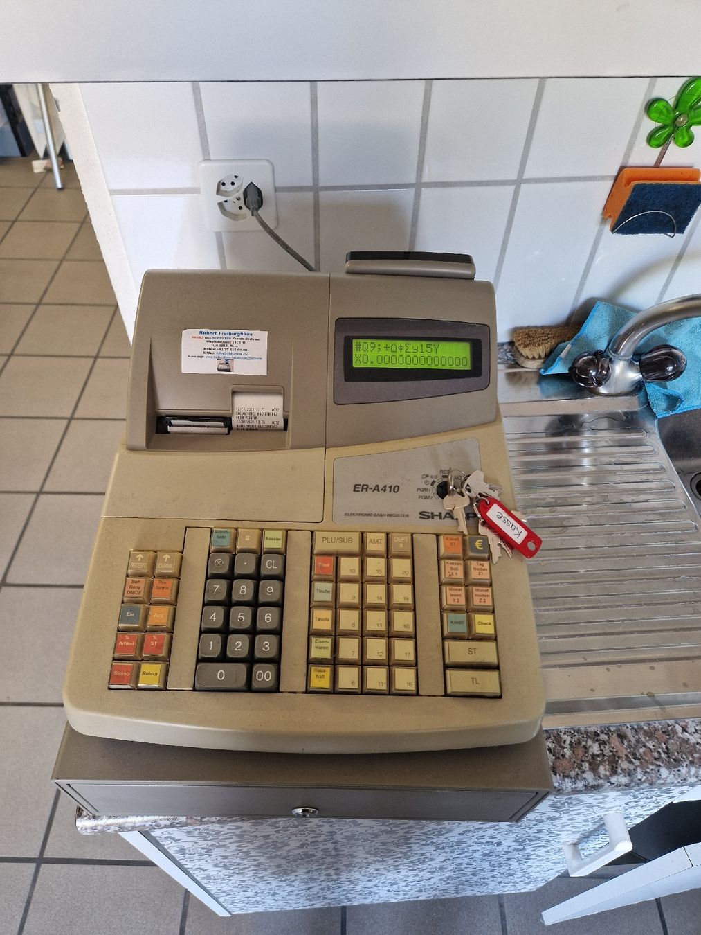 Sharp Registratore di cassa: 3 Stück Sharp Kassen mit Schublade und Belegdrucker – Usato da Bargen BE venduto da flo_8cv6 1