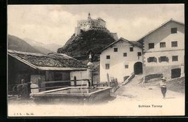 Scuol, Dorfpartie mit Blick zum Schloss 