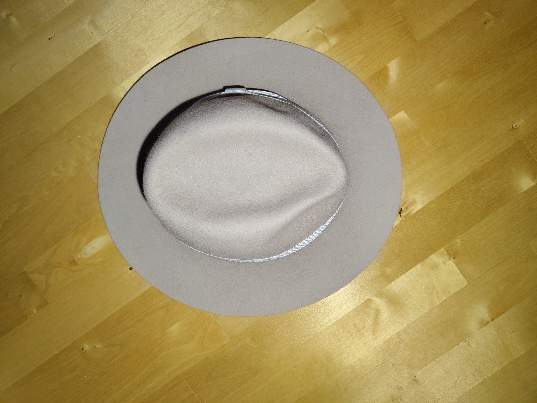 Copricapi, berretti & cappellini: Trendiger Fedora Hut aus Wolle, Beige – Usato da Kriens venduto da Carvid