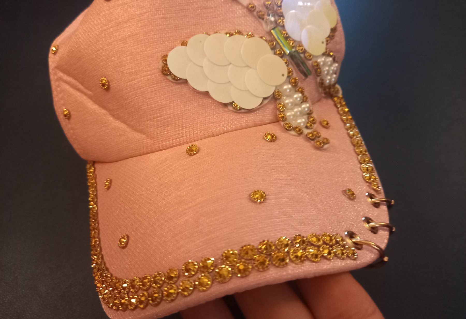 Copricapi, berretti & cappellini: Rosa Glitzer Cap Strass Schmetterling - Casquette papillon – Nuovo e nell'imballaggio originale da Lausanne venduto da FASHION-WORLD-SHOP 4