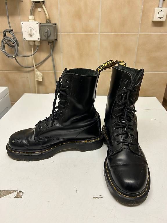 Scarpe da donna: Dr. Martens Stiefel Damen Gr. 40 – Usato da Zürich venduto da cam_26fh 3