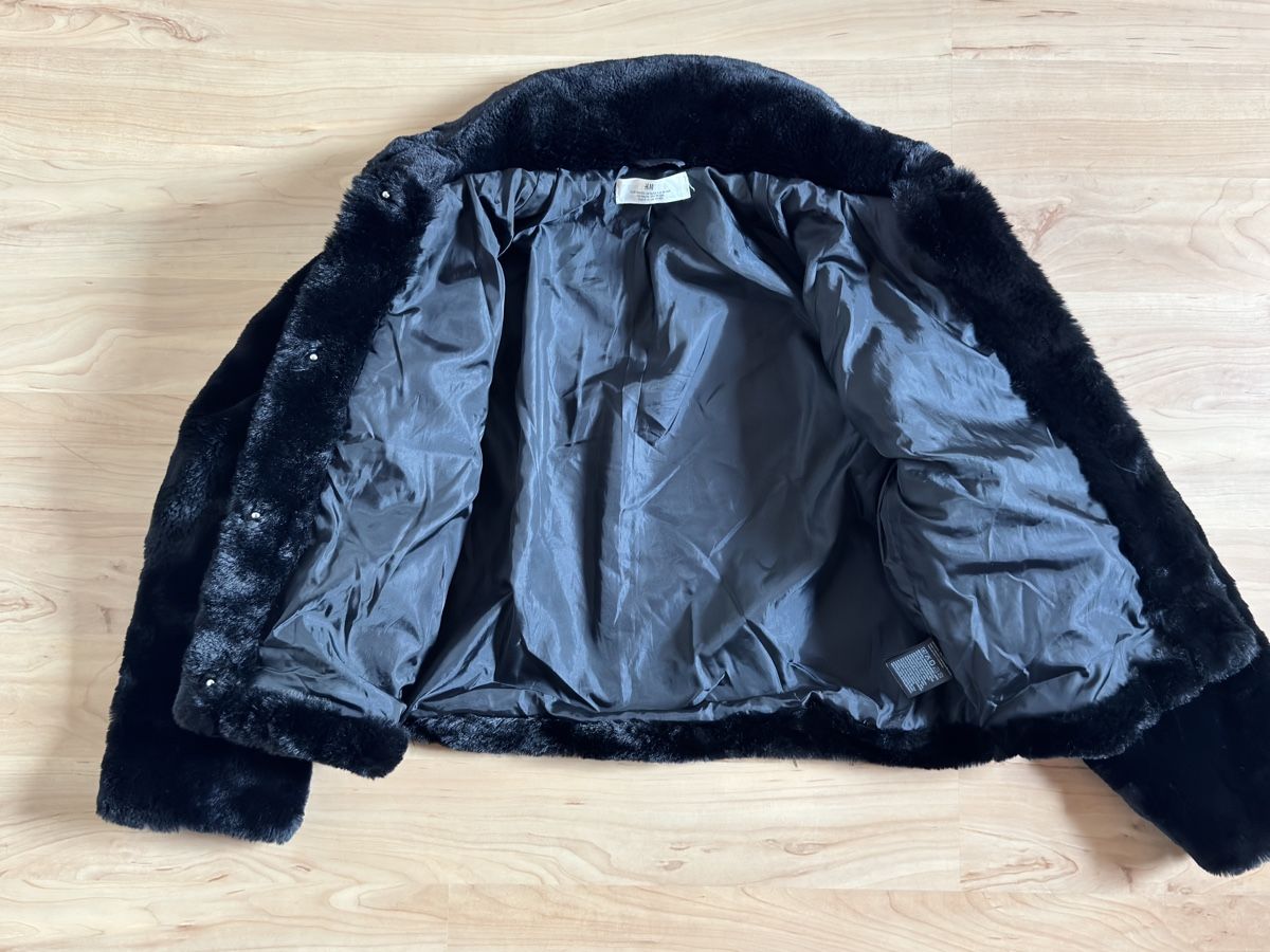 H&M Giacche & Cappotti: Schwarze Jacke Grösse 146/152 – Usato da Bachenbülach venduto da malle08 1