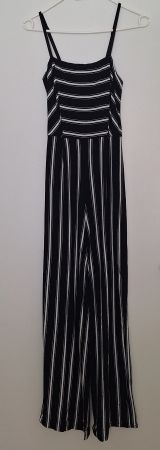 Schöner Jumpsuit mit Streifen - perfekt für den Sommer!