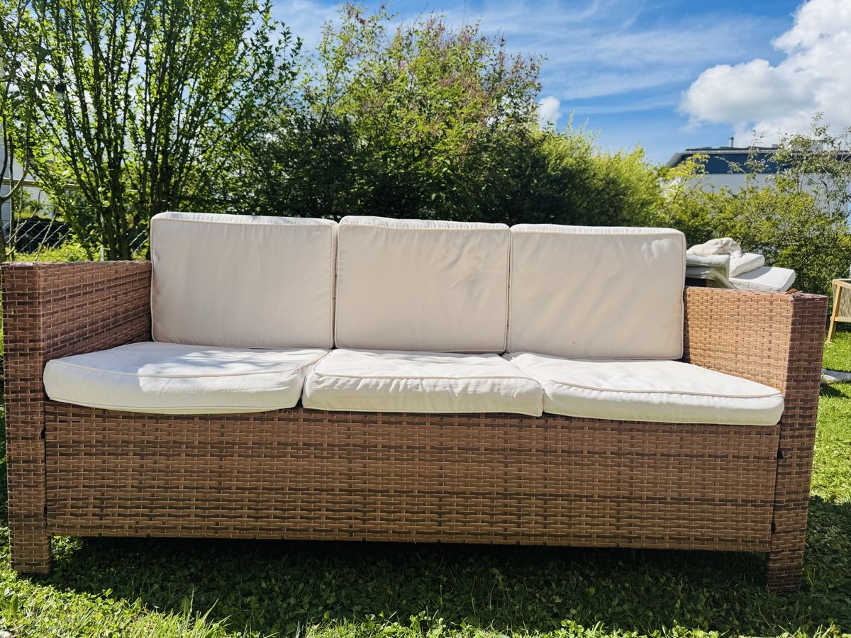 Sedie a sdraio: Rattan Sofa (3 seater) with table  – Usato da Meilen venduto da gpiperuk 1
