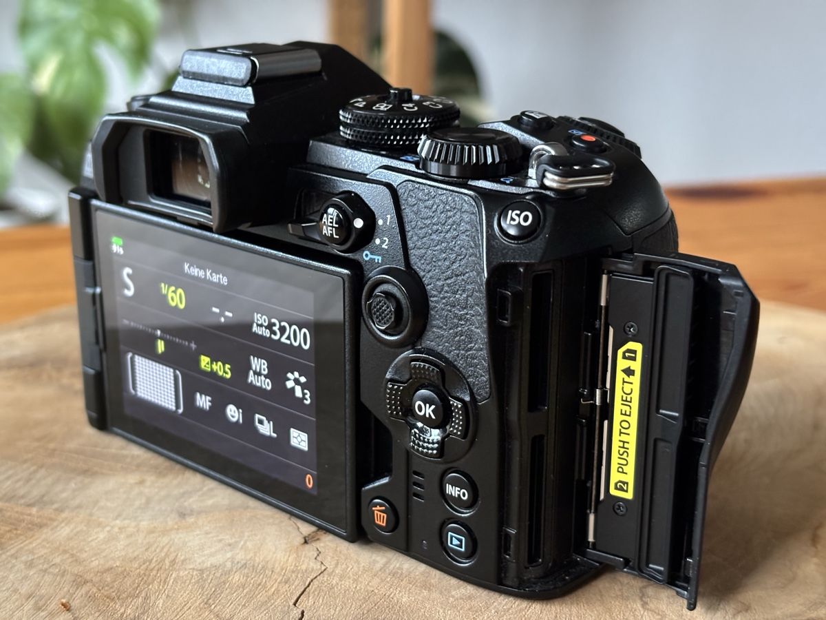 Olympus OM-D E-M1 Mark III Set nur 12'200 Ausl. + Tasche (D'occasion) à ...