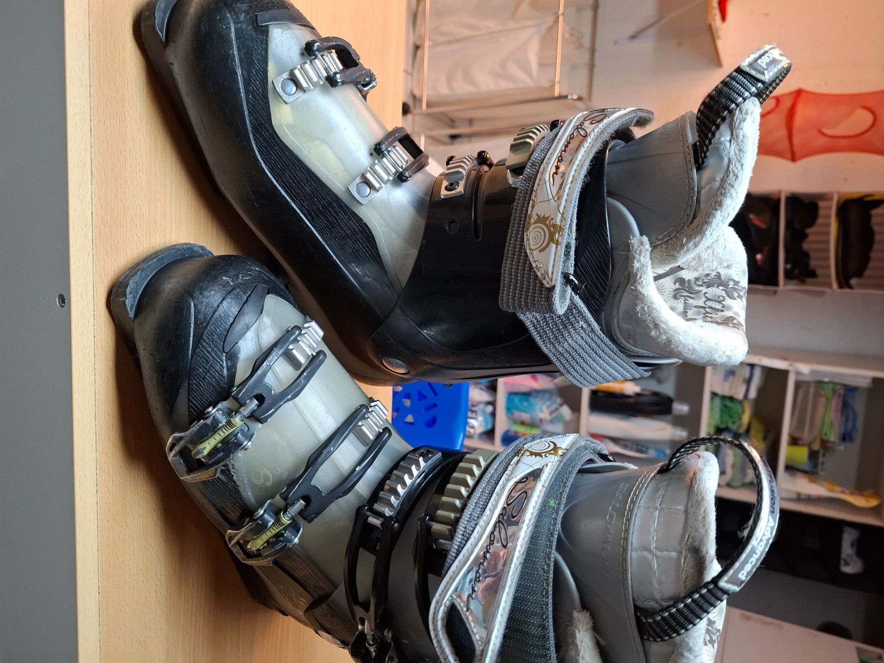 Salomon Scarpe da donna: Skischuhe "Salomon", Damen – Usato da Lachen SZ venduto da IRCOROJA 2
