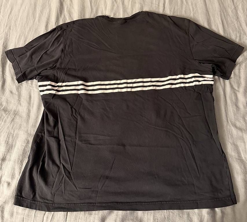 T-shirt: Adidas T-Shirt schwarz mit Logo  – Usato da Wädenswil venduto da dom_pz5d 3
