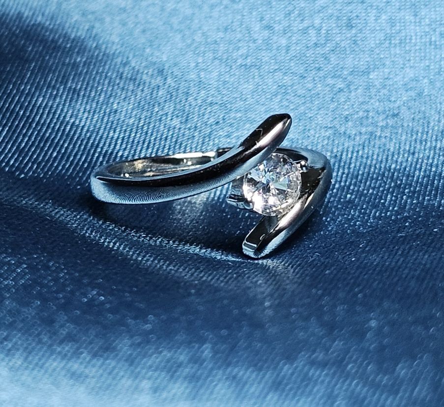 Anelli: Offener Ring mit  Zirkonia, 925 versilbert, c.a. US7/CH54-US – Nuovo (secondo la descrizione) da Grenchen venduto da maretop 3