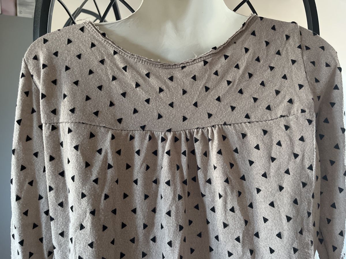 Maglioni & Felpe: Pull beige Triangles velours Manches Longues S – Usato da Genève venduto da Libellule477 2