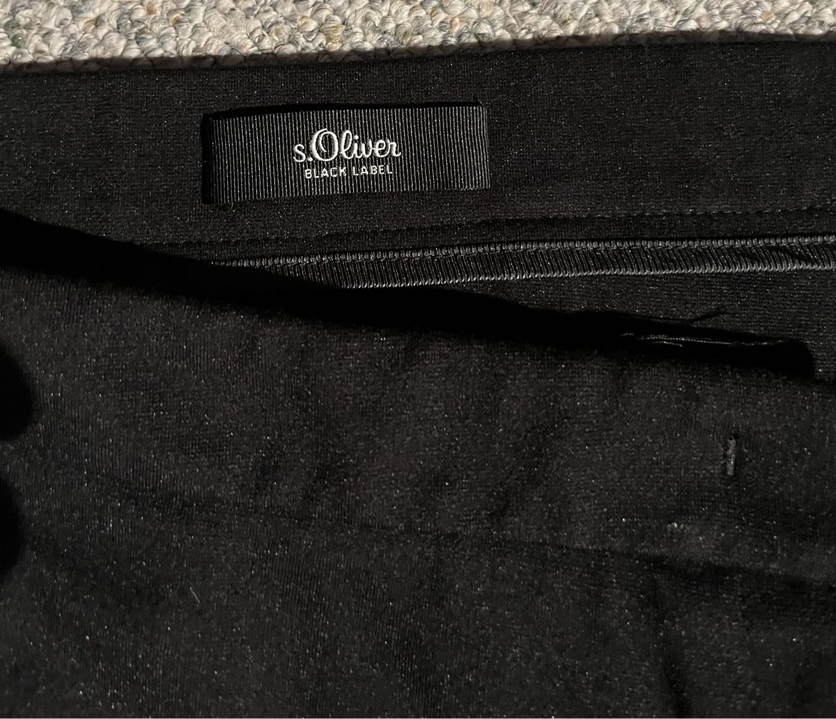 S.Oliver Pantalons: Schwarze Hose von S. Oliver Grösse 44 – D'occasion à Kriens par Honey79 1