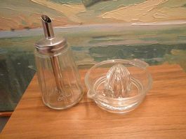 Zuckerstreuer und Zitronenpresse aus Glas
