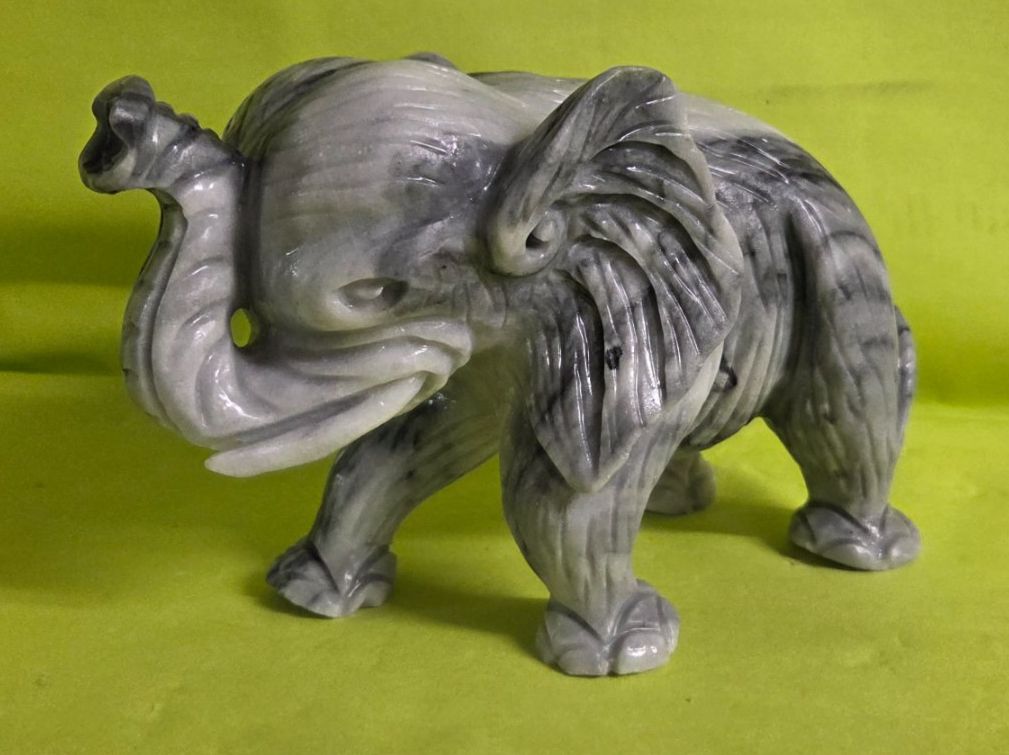 Sculture & Statue: Schöner Elefant aus Marmor 20cm – Nuovo (secondo la descrizione) da Roggliswil venduto da Mabelco 1
