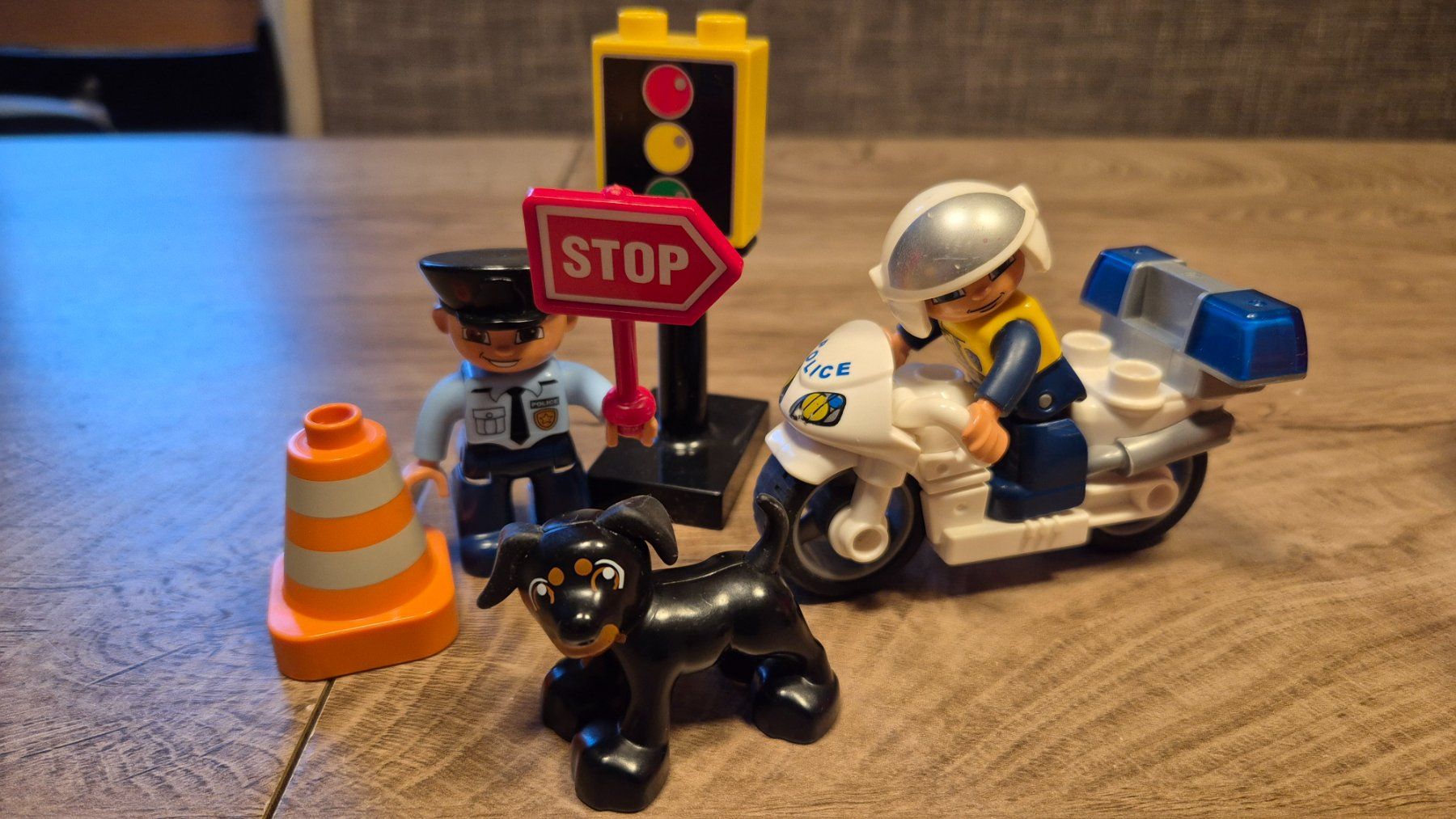 Lego Spielzeuge: Duplo Feuerwehr, Polizei, Autowerkstatt – Gebraucht aus Adelboden von afkcamper 2