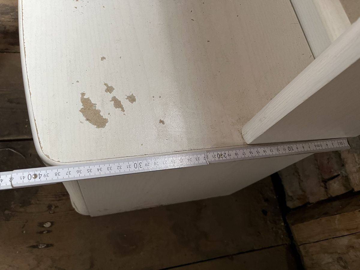 Comodini: Weisses Nachttischli mit Schubladen – Difettoso da Escholzmatt venduto da Stern777 6