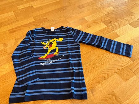 Sweatshirt Gr. 128, neuwertig