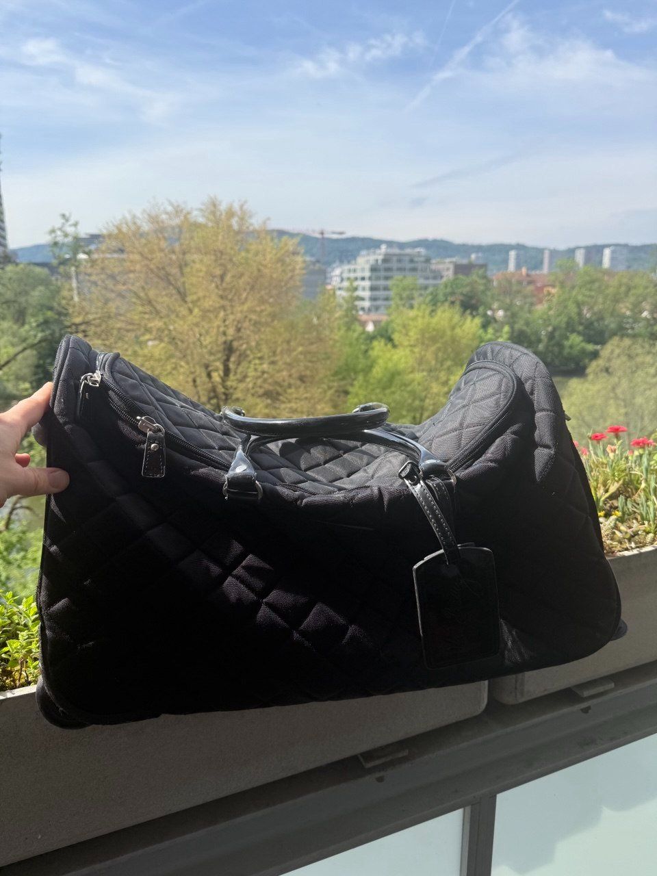 Reisekoffer: A stylish black suitcase – Gebraucht aus Zürich von futurmutur 1