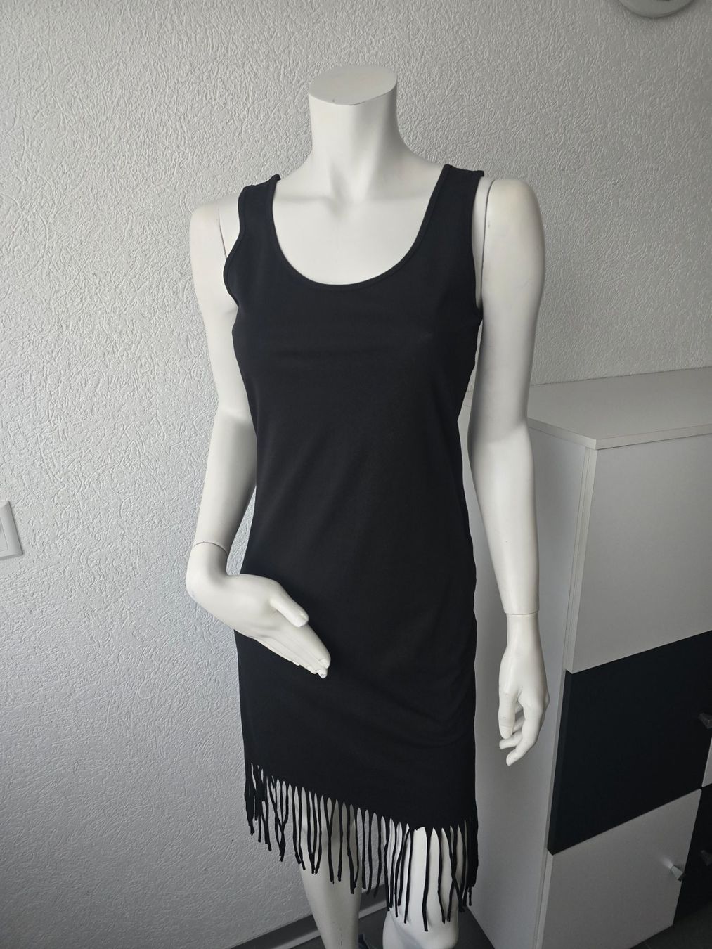 Kleider: Robe noir a frange T-M – Gebraucht aus Les Verrières von kitel79 1