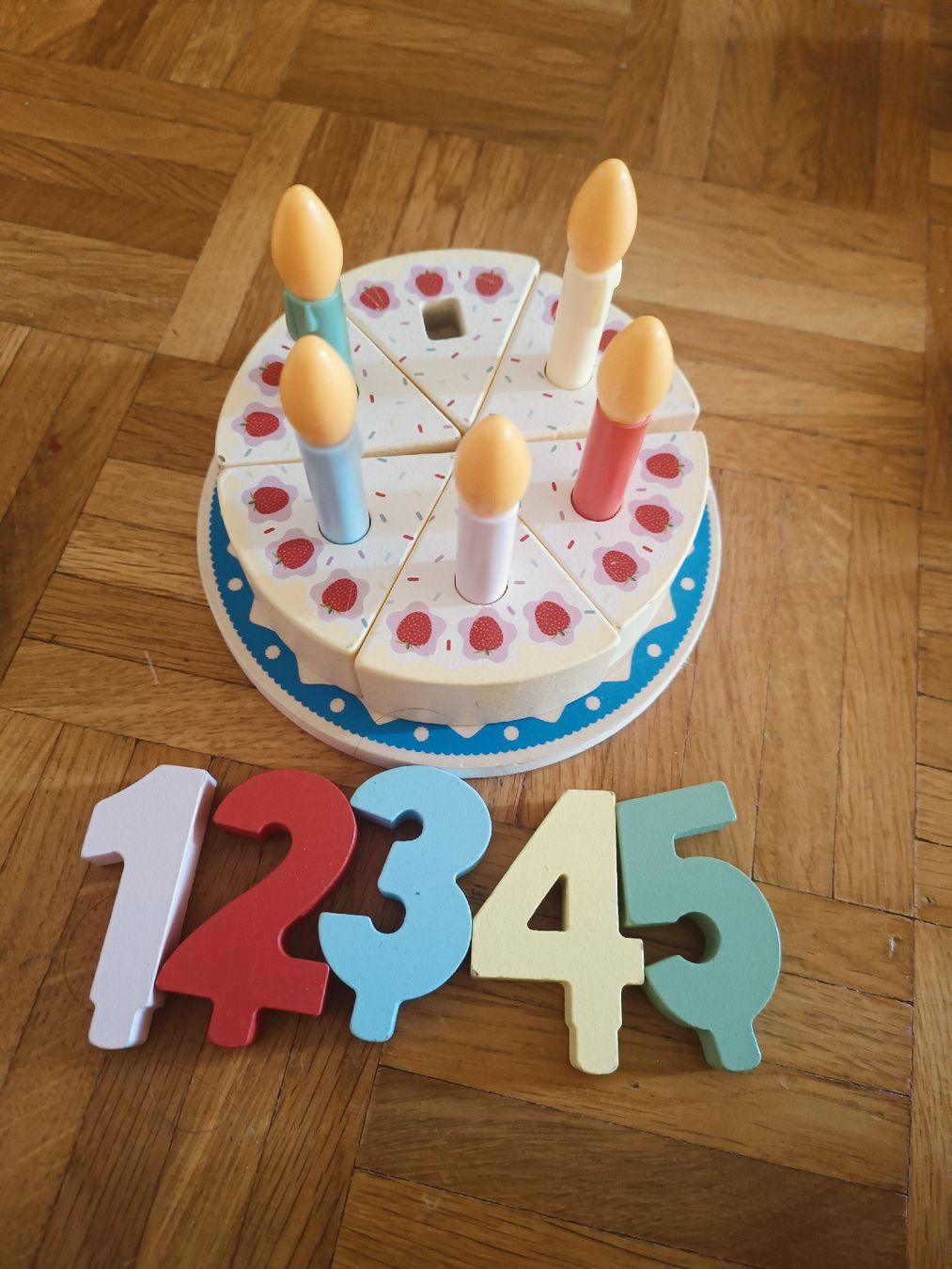 Jouets: Spiel Holzgeburtstagskuchen – D'occasion à Therwil par Lali1921